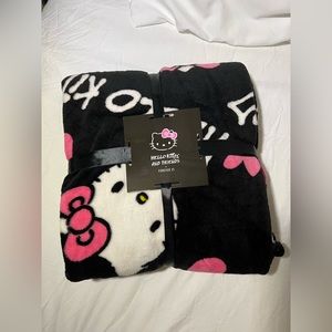 *NEW* Hello Kitty and Friends Black Blanket Forever 21